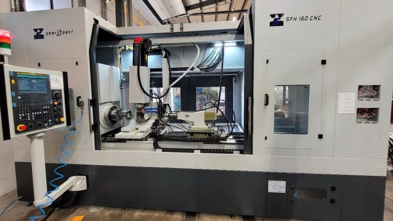 Nová odvalovací frézka SFH 160 CNC